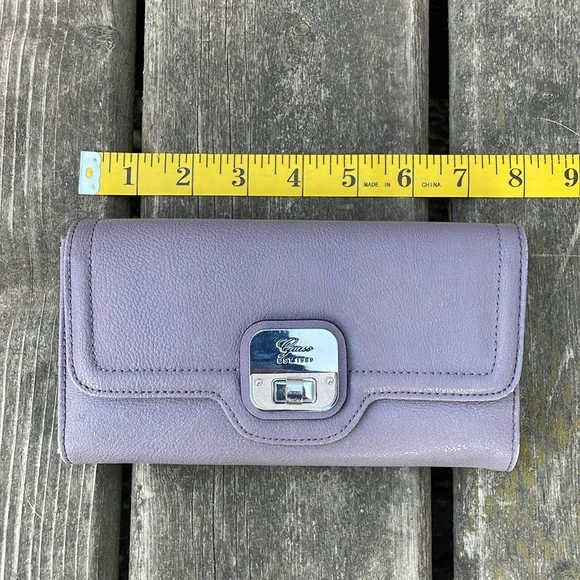 Guess Wallet - Picture 2 of 11